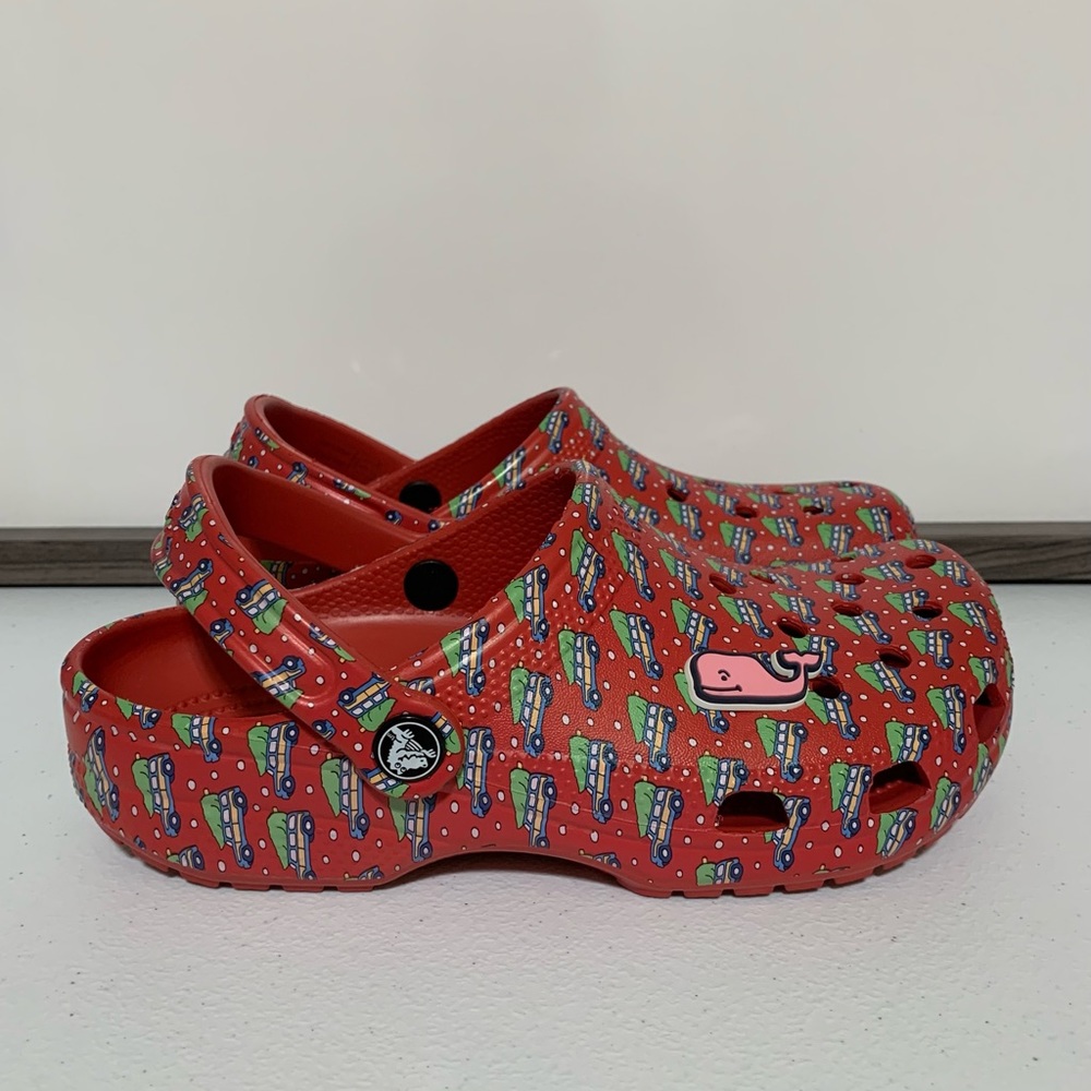 CROCS x Classic Vineyard Vines Holiday Clogs-Size 7 NWT